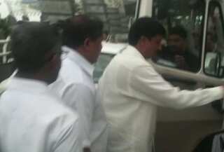 Karnataka: 9 Congress MLAs,1 minister head to meet Siddaramaiah