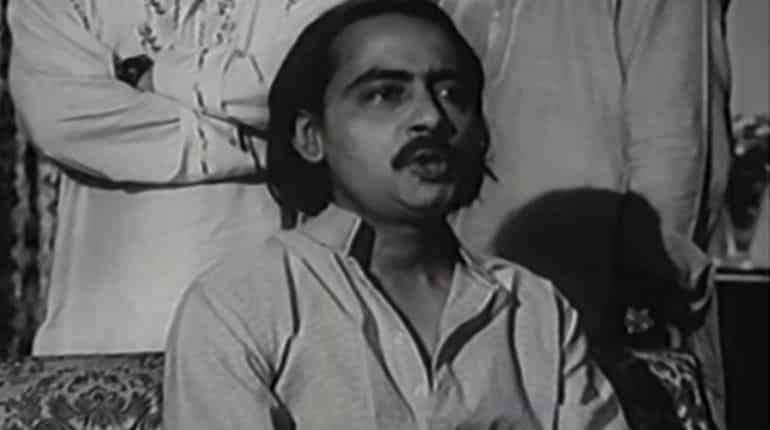 Veteran Bengali actor Chinmoy Roy falls off the 4th floor of his apartment building, rushed to hospital Veteran Bengali actor Chinmoy Roy falls off the 4th floor of his apartment building, rushed to hospital