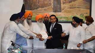 Delhi: Afghan diplomats reach out to Sikhs protesting Jalalabad terror attack