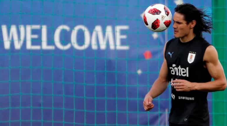 Edinson Cavani talks about pressure of wearing jersey No.7 for Manchester United