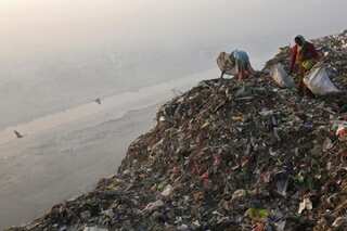 Delhi LG visits Okhla landfill site, review plan on its closure and redevelopment