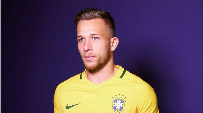 Juventus-bound Arthur snubs Barca training