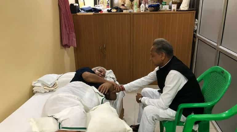 Senior Congress leader Ashok Gehlot meets Lalu Prasad in Patna Senior Congress leader Ashok Gehlot meets Lalu Prasad in Patna