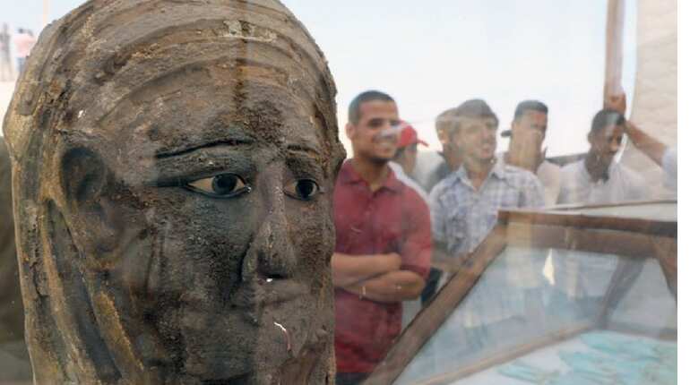Egypt uncovers mummy burial site near Great Pyramids Egypt uncovers mummy burial site near Great Pyramids