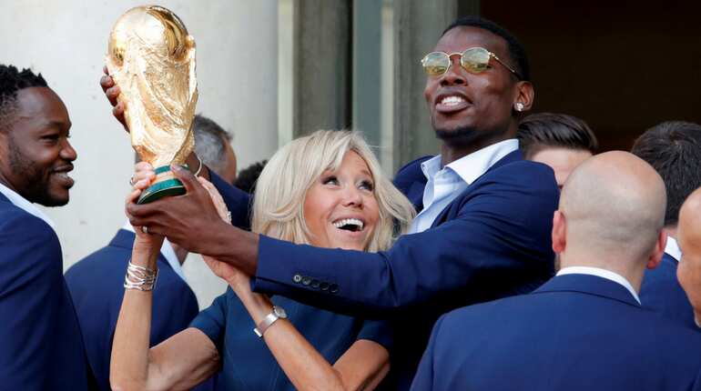 Brigitte Macron and Pogba's moment with the trophy