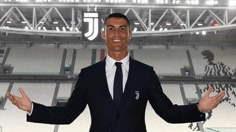 Watch: Ronaldo becomes ball kid during Djokovic's opener at ATP Finals Watch: Ronaldo becomes ball kid during Djokovic's opener at ATP Finals