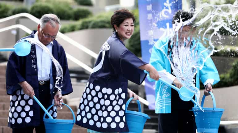 The sprinkling water event ''Uchimizu''