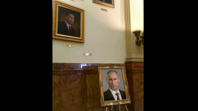 Prankster replaces Trump portrait with Putin's in Colorado capitol building