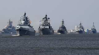 Russia accuses US of trying to violate its territorial waters