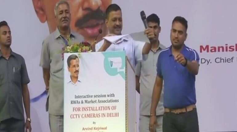 Arvind Kejriwal rips Lieutenant Governor's report on CCTV cameras Arvind Kejriwal rips Lieutenant Governor's report on CCTV cameras