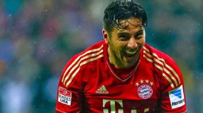 Claudio Pizarro joins Werder Bremen for a fourth and final stint