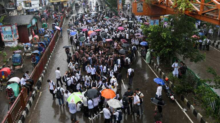 Protests erupt in Bangladesh's capital after bus runs over student Protests erupt in Bangladesh's capital after bus runs over student