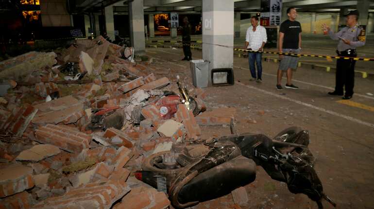 Indonesia earthquake: Death toll rises to 98, over 200 injured Indonesia earthquake: Death toll rises to 98, over 200 injured
