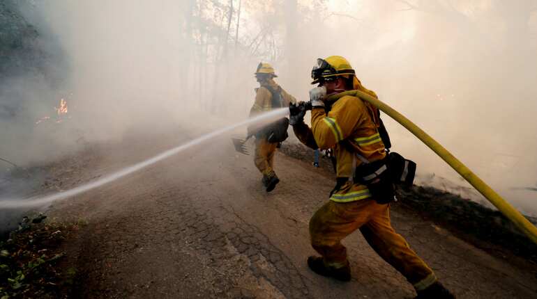 3,900 firemen vs flames!