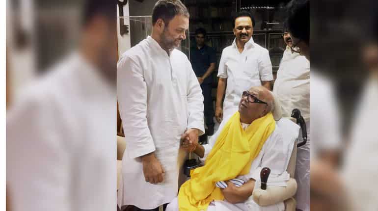 Karunanidhi deserves space on Marina beach, tweets Rahul Gandhi