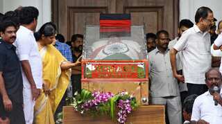 Karunanidhi laid to rest at Marina beach as Tamil Nadu bids tearful farewell
