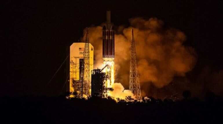 NASA launches probe to go deep into Sun's scorching atmosphere