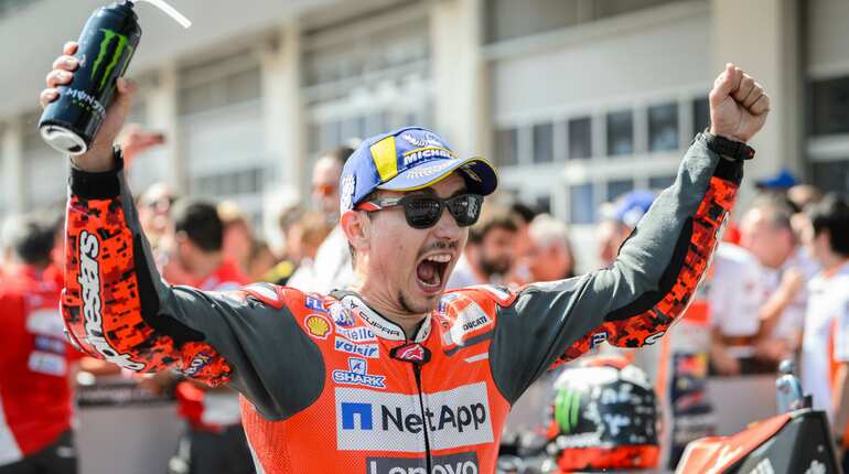 Jorge Lorenzo holds off Marquez to win Austrian MotoGP