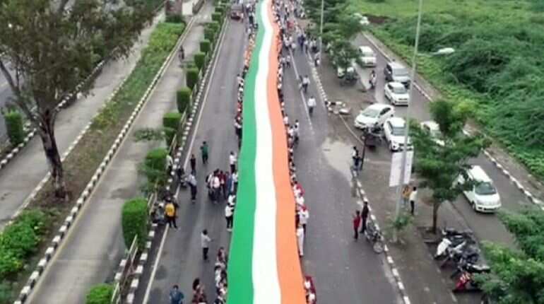 Gujarat: 1100 feet-long flag unfurled in Surat Gujarat: 1100 feet-long flag unfurled in Surat
