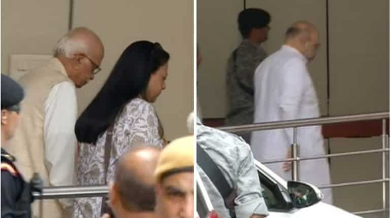 Political leaders visit AIIMS to enquire about Vajpayee's health Political leaders visit AIIMS to enquire about Vajpayee's health