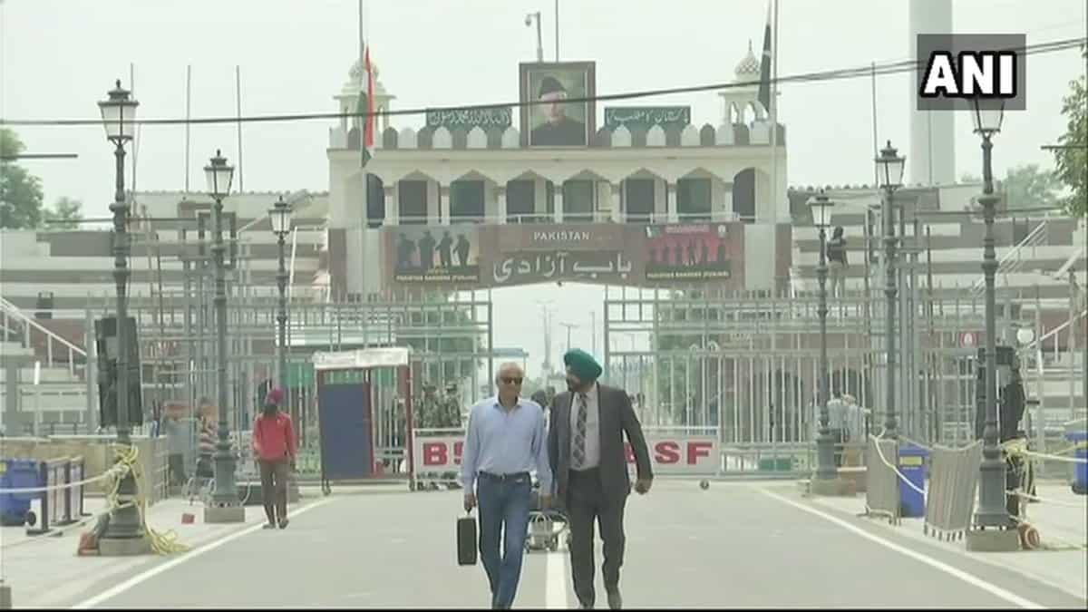 Imran Khan oath-taking: Sidhu issues clarification to Opposition's 'deplorable act' charge Imran Khan oath-taking: Sidhu issues clarification to Opposition's 'deplorable act' charge