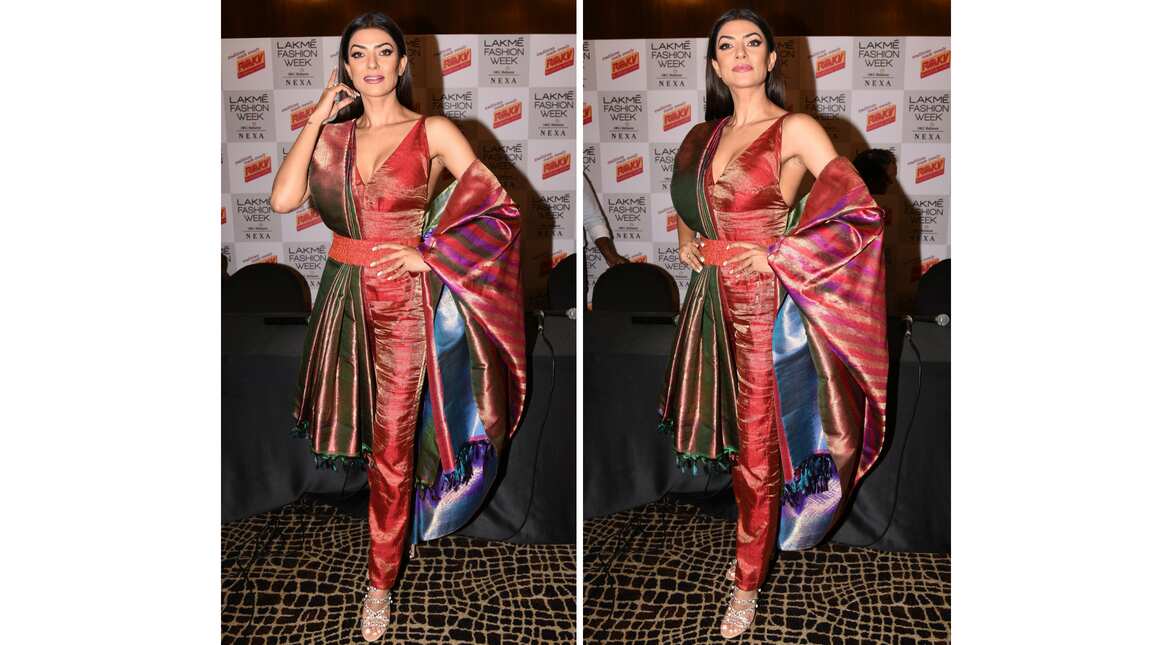 Watch: Actress Sushmita Sen performs 'dhunuchi' dance as Navratri celebrations kick off Watch: Actress Sushmita Sen performs 'dhunuchi' dance as Navratri celebrations kick off