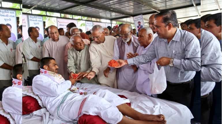 Your services needed: Deve Gowda writes to Hardik Patel, asks him to end hunger strike
