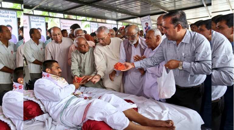 Your services needed: Deve Gowda writes to Hardik Patel, asks him to end hunger strike