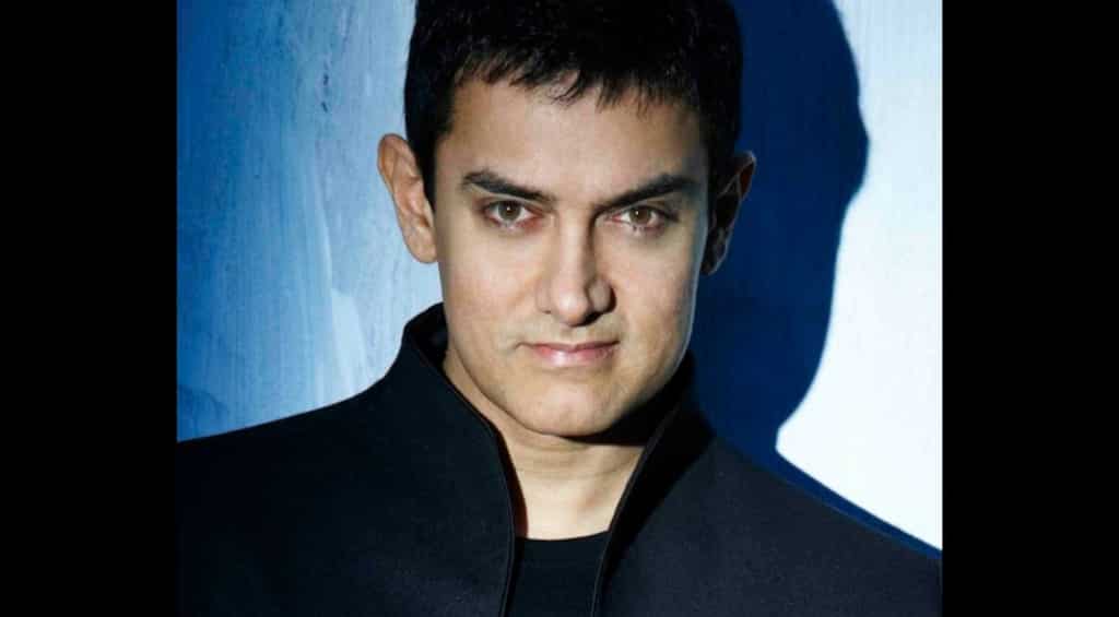 Aamir Khan travels in economy class, surprises co-passengers