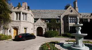 Hugh Hefner agrees to sell Playboy Mansion in Los Angeles