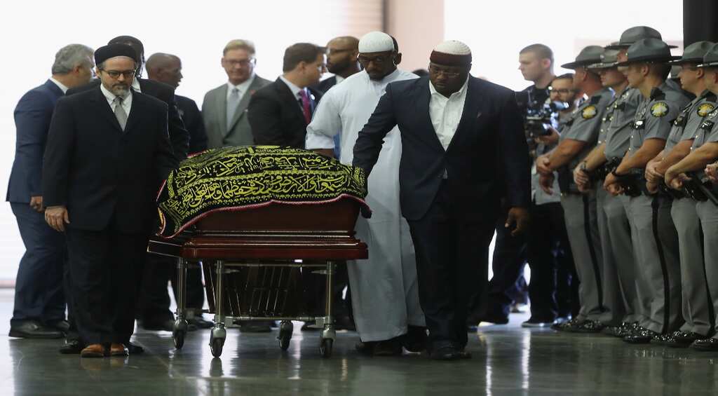 Thousands gather for Muhammad Ali's funeral