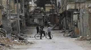UN convoy brings food to besieged Syrian town of Daraya