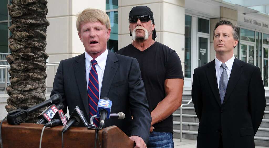 Celebrity gossip site Gawker relaunches after sex tape forced shutdown