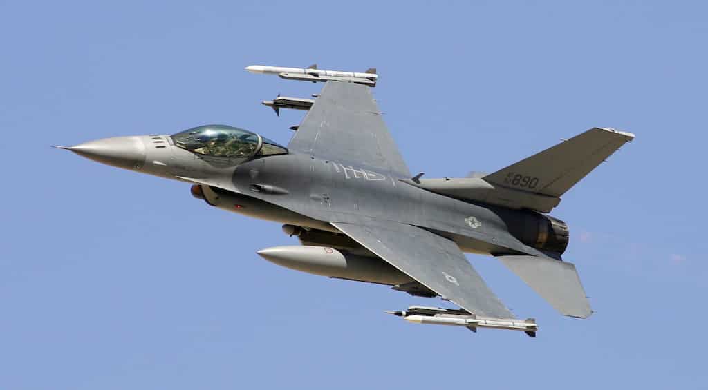 Vietnamese fighter jet goes missing along South China Sea coast