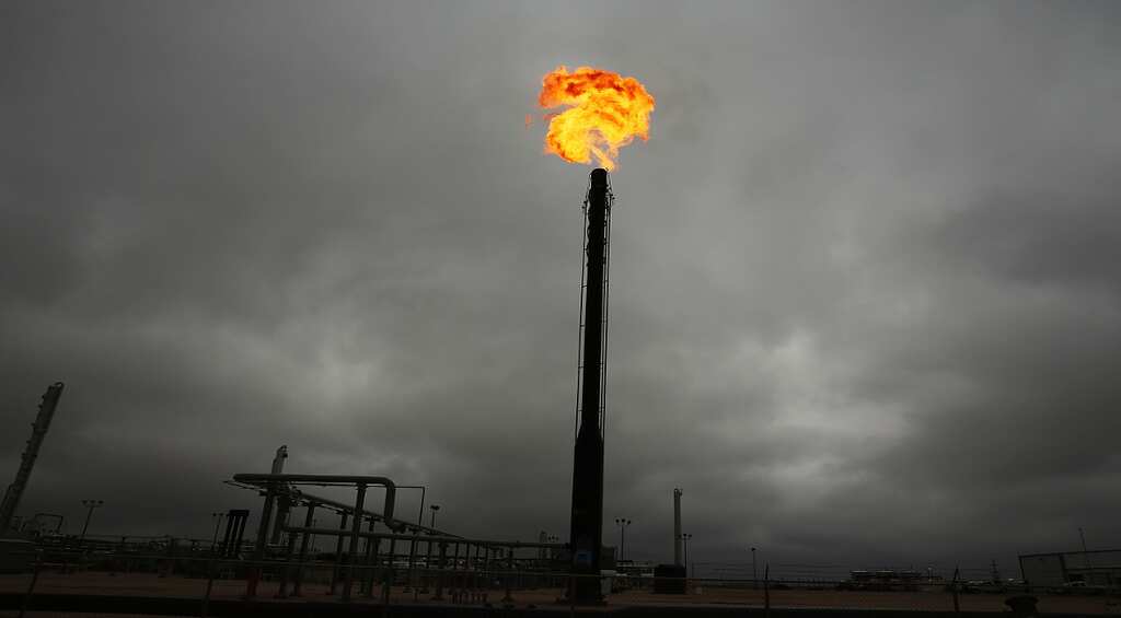IEA sees oil market balance in 2016, surplus to re-emerge next year