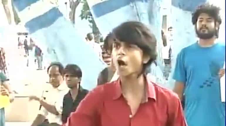WATCH: Kolkata's Jadavpur University students shout 'Azaadi' slogans, BJP blames Left WATCH: Kolkata's Jadavpur University students shout 'Azaadi' slogans, BJP blames Left