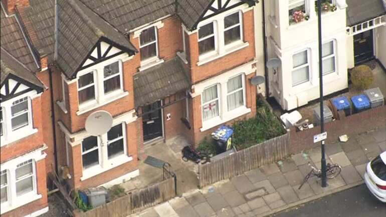 British counter-terrorism officers storm London home, 1 woman injured in shooting