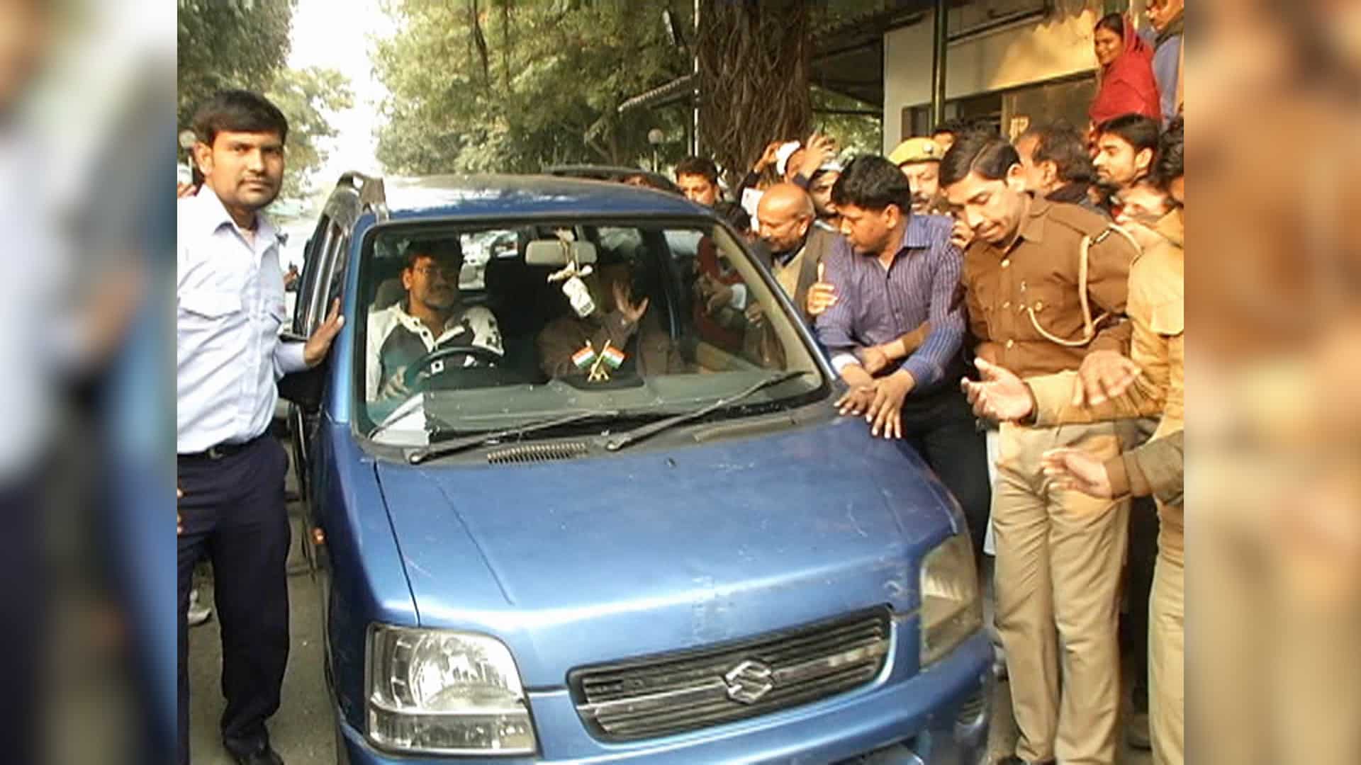 Watch: Delhi CM Arvind Kejriwal's Wagon R stolen Watch: Delhi CM Arvind Kejriwal's Wagon R stolen