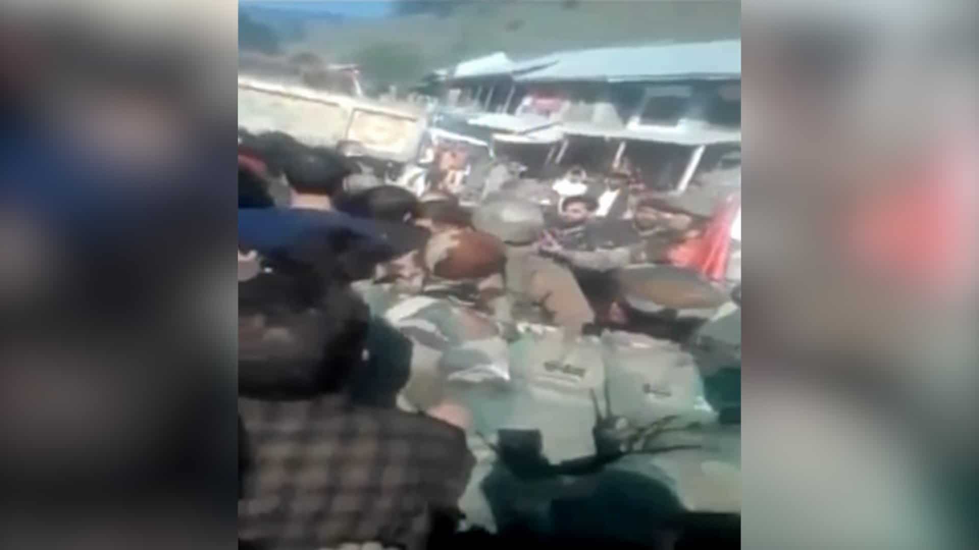 Watch J&K: Clashes erupt as locals suspect India's territorial Army man of being braid-chopper Watch J&K: Clashes erupt as locals suspect India's territorial Army man of being braid-chopper