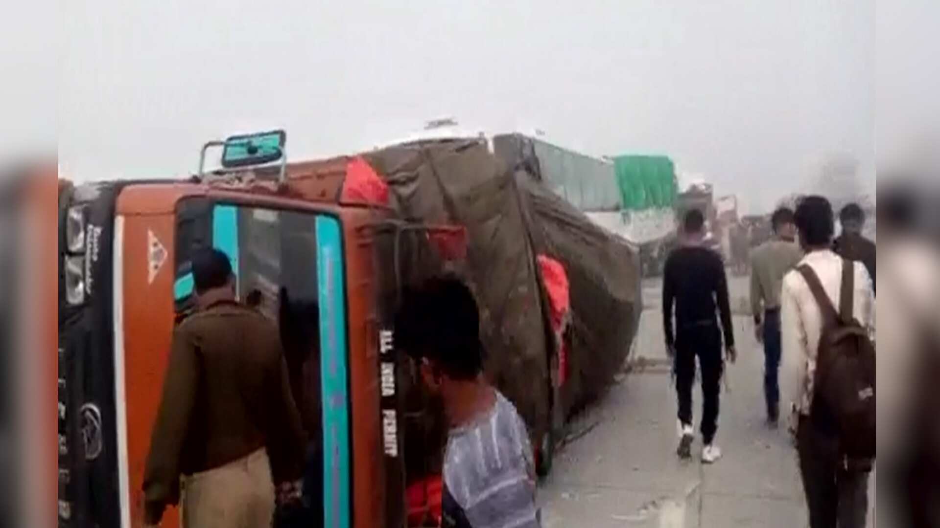 Watch: 10 cars collide on Yamuna Expressway due to smog, several injured Watch: 10 cars collide on Yamuna Expressway due to smog, several injured