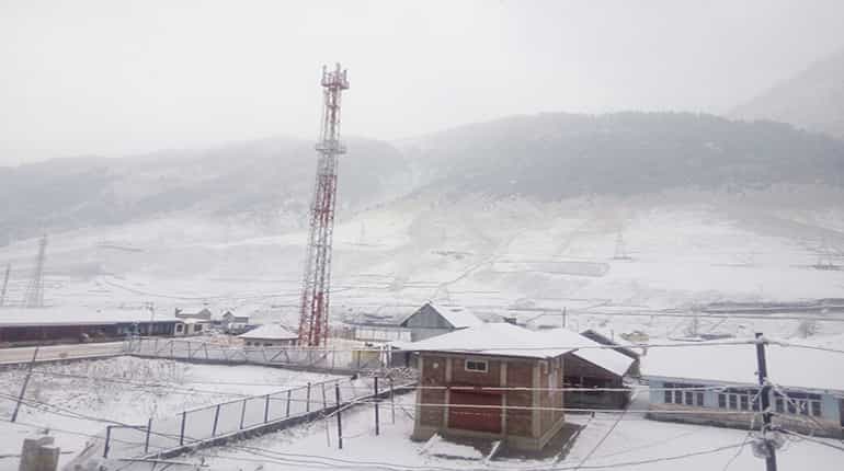 Watch: Heavy snowfall in J&K's Sonamarg and Naranag Watch: Heavy snowfall in J&K's Sonamarg and Naranag