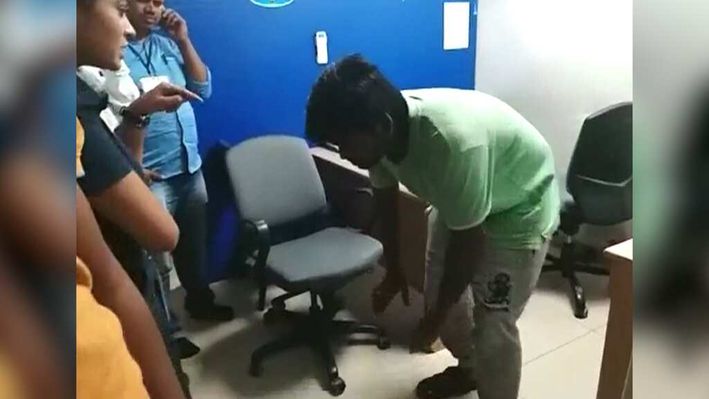 Watch: Drunk men harass Indigo staffer, fall at her feet after police complaint