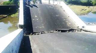 Madhya Pradesh: Bridge in Ramnagar breaks into two