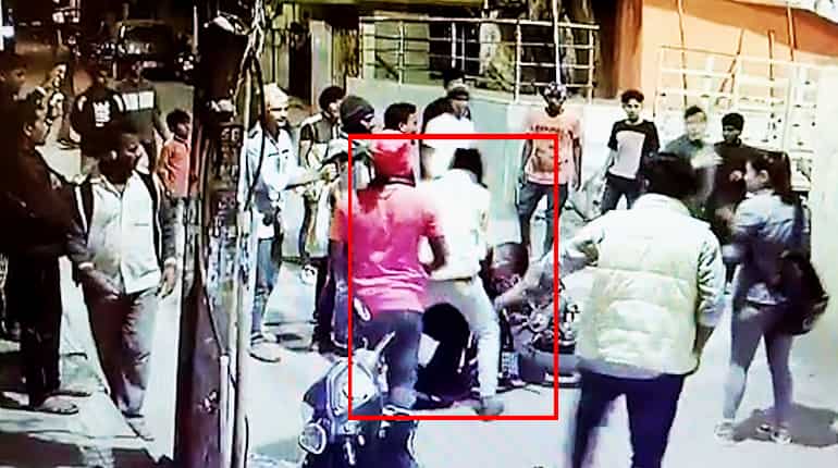 Video: Drunk revellers assault Northeast biker, girl on New Year's eve in Bengaluru Video: Drunk revellers assault Northeast biker, girl on New Year's eve in Bengaluru