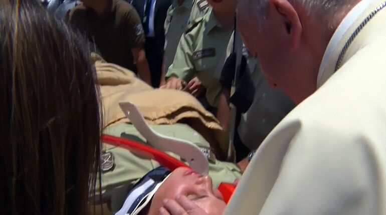 Watch: Pope stops popemobile to comfort fallen horseback policewoman Watch: Pope stops popemobile to comfort fallen horseback policewoman