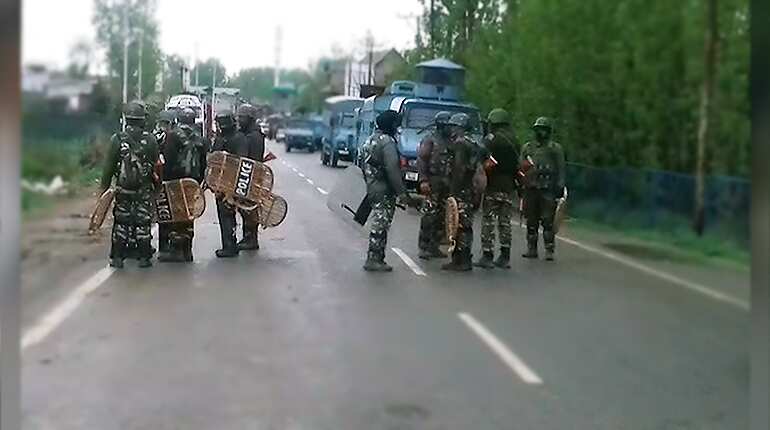 Watch: Terrorists, security forces clash in J&K's Kulgam, 1 soldier killed Watch: Terrorists, security forces clash in J&K's Kulgam, 1 soldier killed