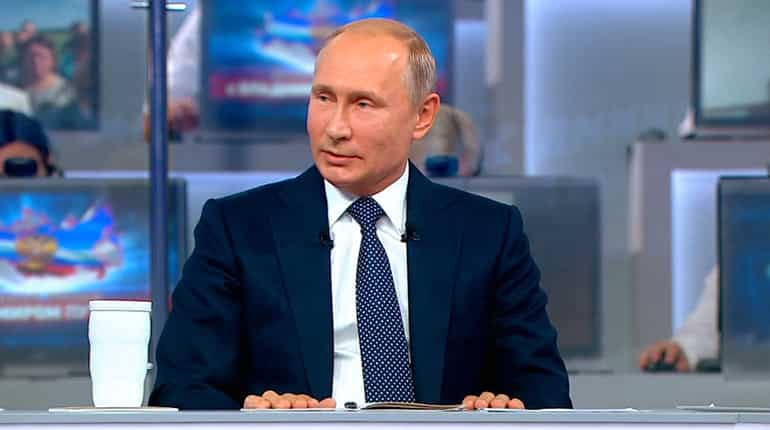 Vladimir Putin says it's complete nonsense that Russia meddled in US election Vladimir Putin says it's complete nonsense that Russia meddled in US election