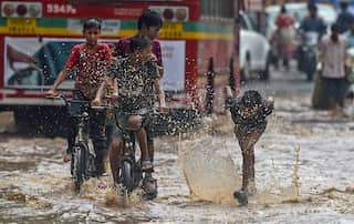 Heavy rains lash Mumbai again; flights cancelled
