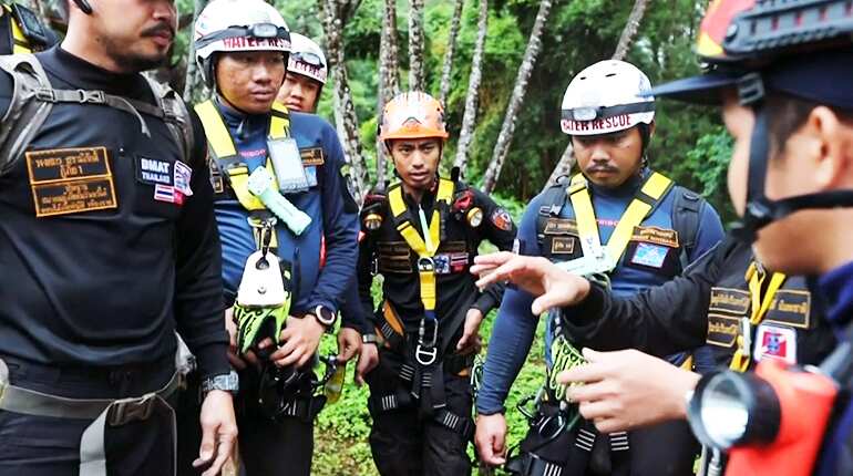Watch: US forces, British divers join search for boys missing in Thai cave Watch: US forces, British divers join search for boys missing in Thai cave