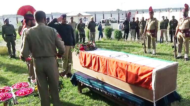 J&K: Policeman abducted, killed by terrorists in Shopian J&K: Policeman abducted, killed by terrorists in Shopian